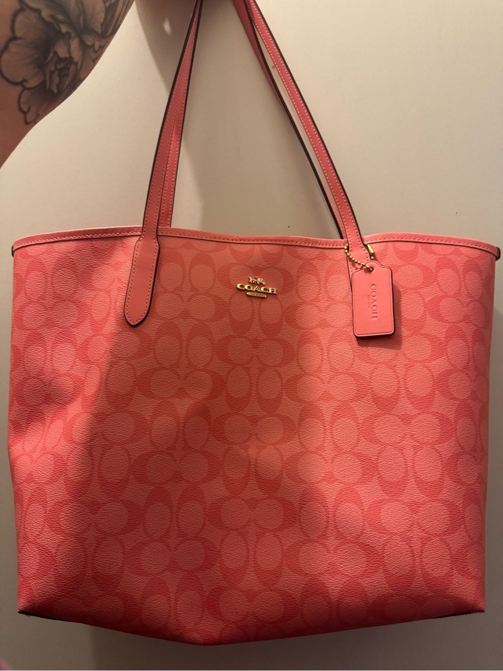 Coach City Reversible Tote Bag / Color Pink